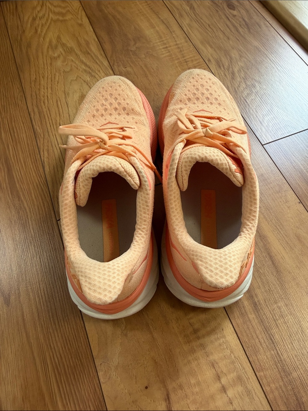 Hoka Women's Clifton 9 Peach/Coral Cushioned Running Sneakers - Picture 4 of 7
